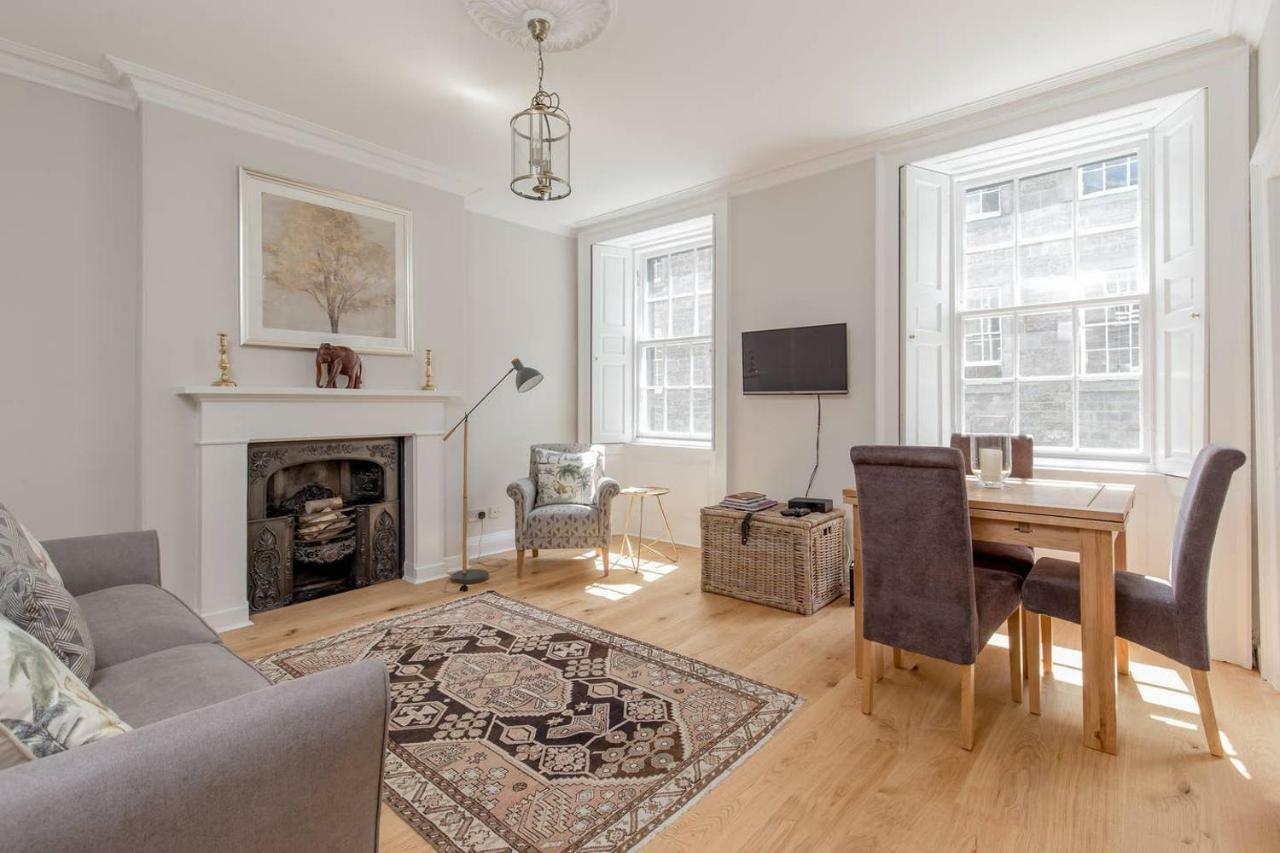 Altido Elegant Georgian 2-Bedrm Apt In Heart Of Old Town Apartment Edinburgh Ngoại thất bức ảnh