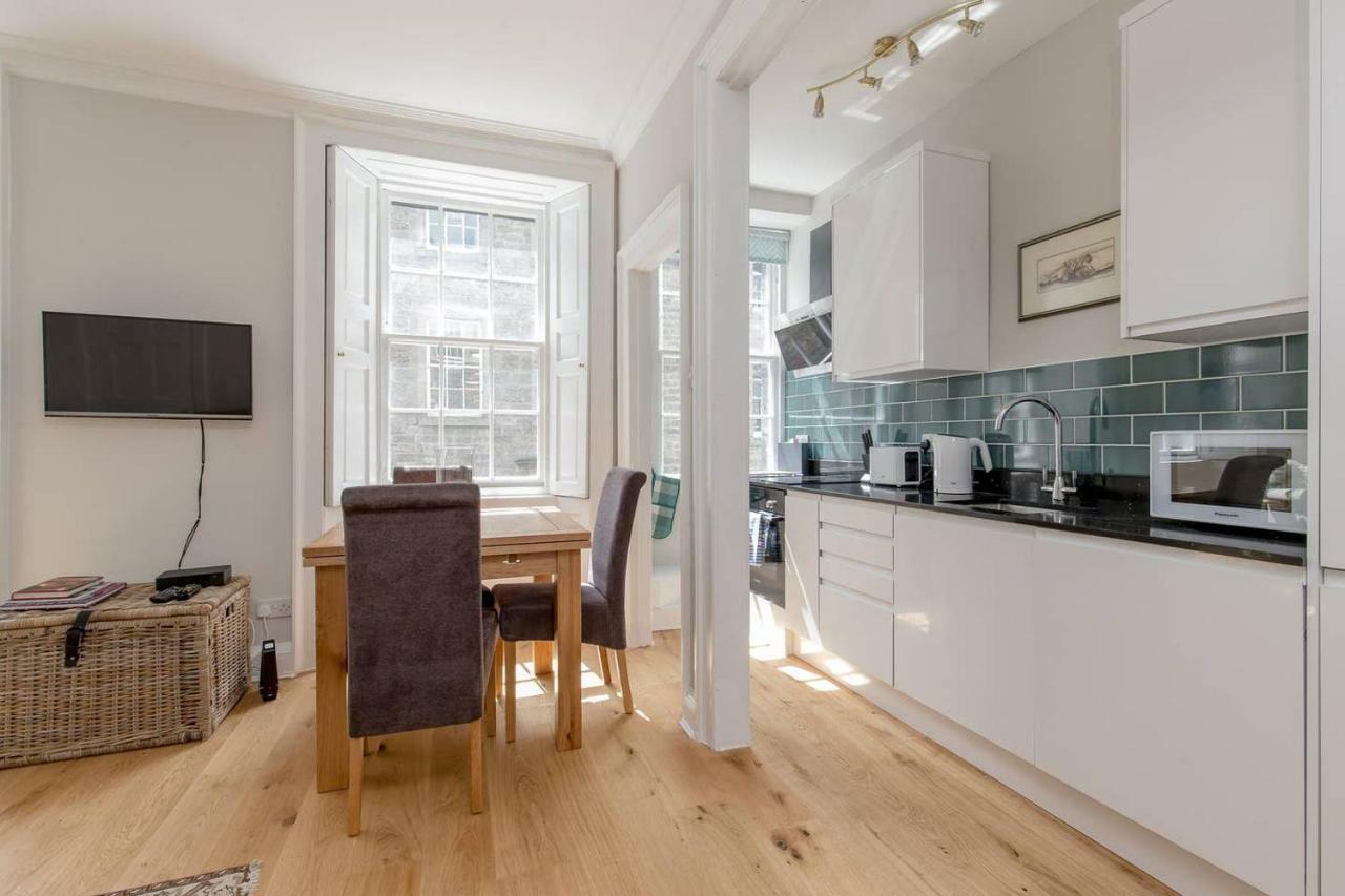 Altido Elegant Georgian 2-Bedrm Apt In Heart Of Old Town Apartment Edinburgh Ngoại thất bức ảnh