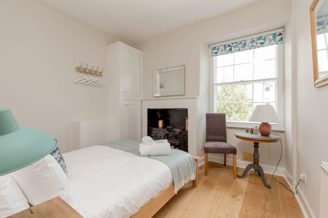 Altido Elegant Georgian 2-Bedrm Apt In Heart Of Old Town Apartment Edinburgh Ngoại thất bức ảnh