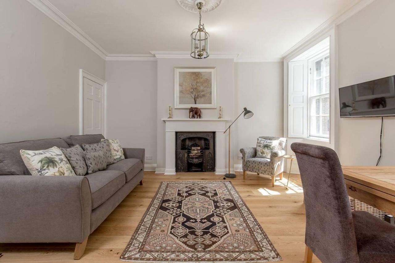Altido Elegant Georgian 2-Bedrm Apt In Heart Of Old Town Apartment Edinburgh Ngoại thất bức ảnh