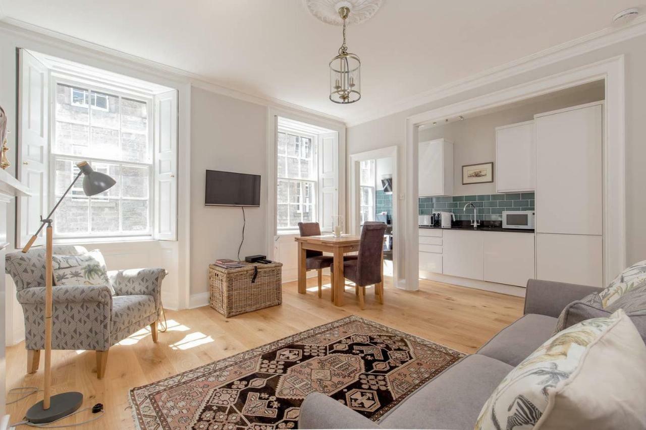 Altido Elegant Georgian 2-Bedrm Apt In Heart Of Old Town Apartment Edinburgh Ngoại thất bức ảnh