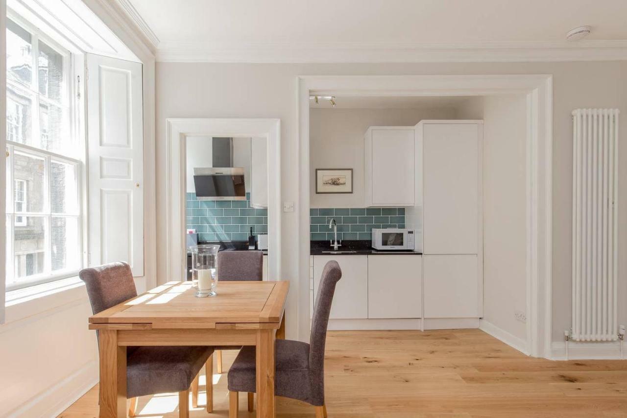 Altido Elegant Georgian 2-Bedrm Apt In Heart Of Old Town Apartment Edinburgh Ngoại thất bức ảnh